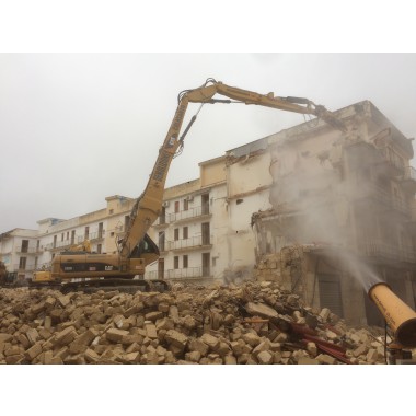 Intervento Straordinario di Demolizione di un fabbricato residenziale tra Via Alemanni, Via Deledda, Via Boito e Via F.lli Cervi a Corato (BA)