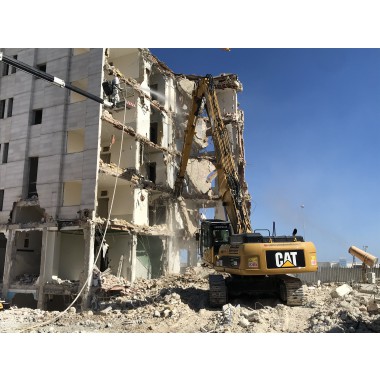 Lavori di demolizione Hotel 7 Mari - Bari