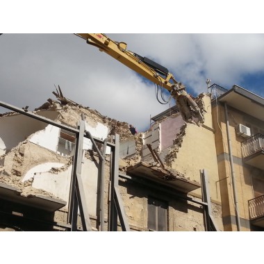 Demolizione struttura pericolante - Lucera, Foggia