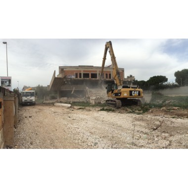 Demolizione casa di cura La Madonnina Viale Pasteur - Bari