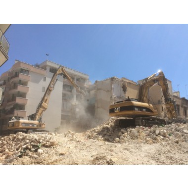 Demolizione dell'ex Hotel Europa a sorgere tra Via Piave, Vico Peschiera e Via Camere del Capitolo - Bisceglie