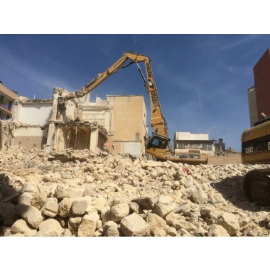 Demolizione dell'ex Hotel Europa a sorgere tra Via Piave, Vico Peschiera e Via Camere del Capitolo - Bisceglie